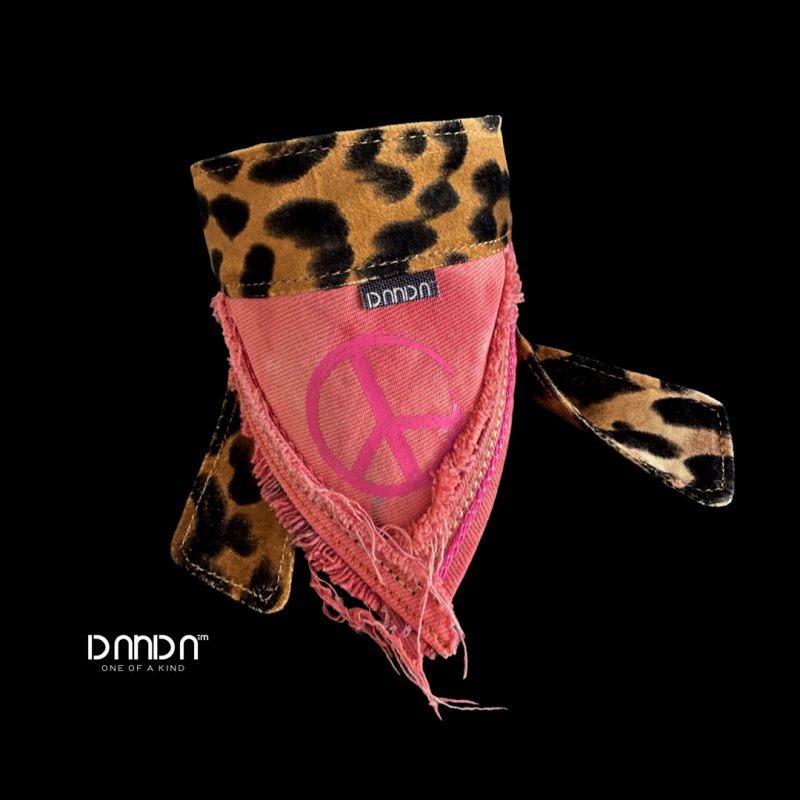 Dog Bandana Pink Leo.